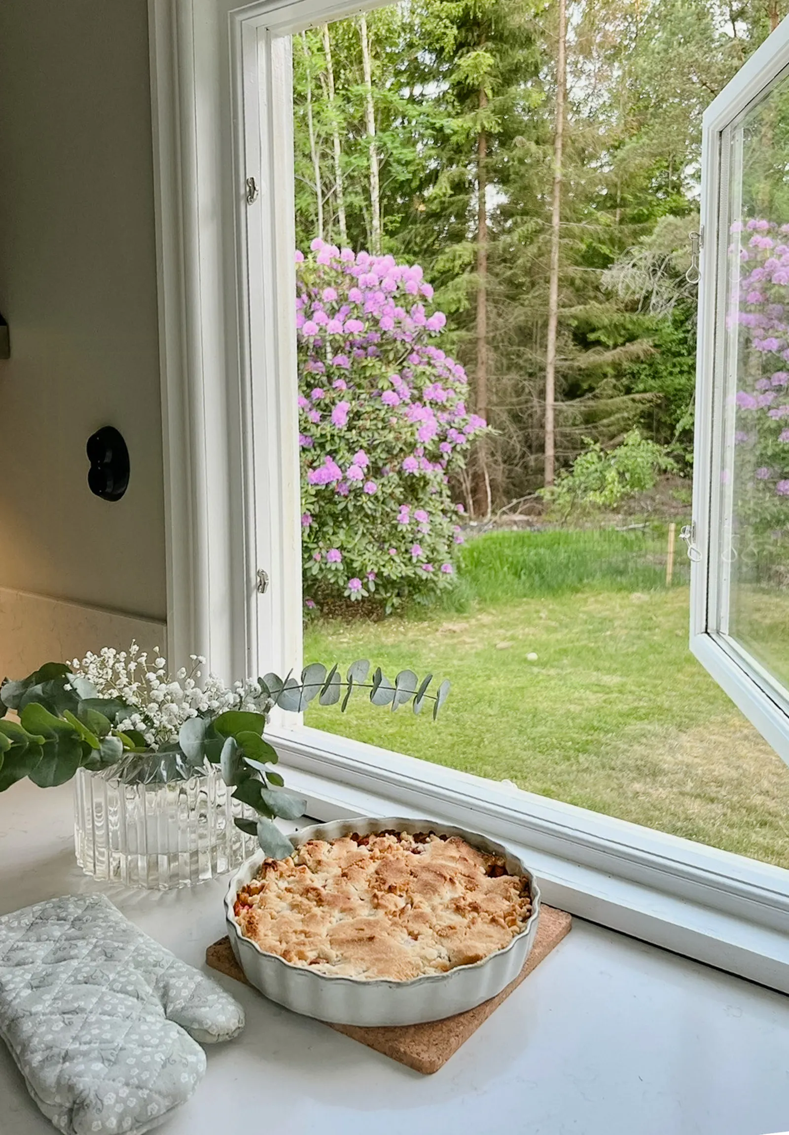 Sista huset vid skogen med utekök och badsjö – bild 7 av 24