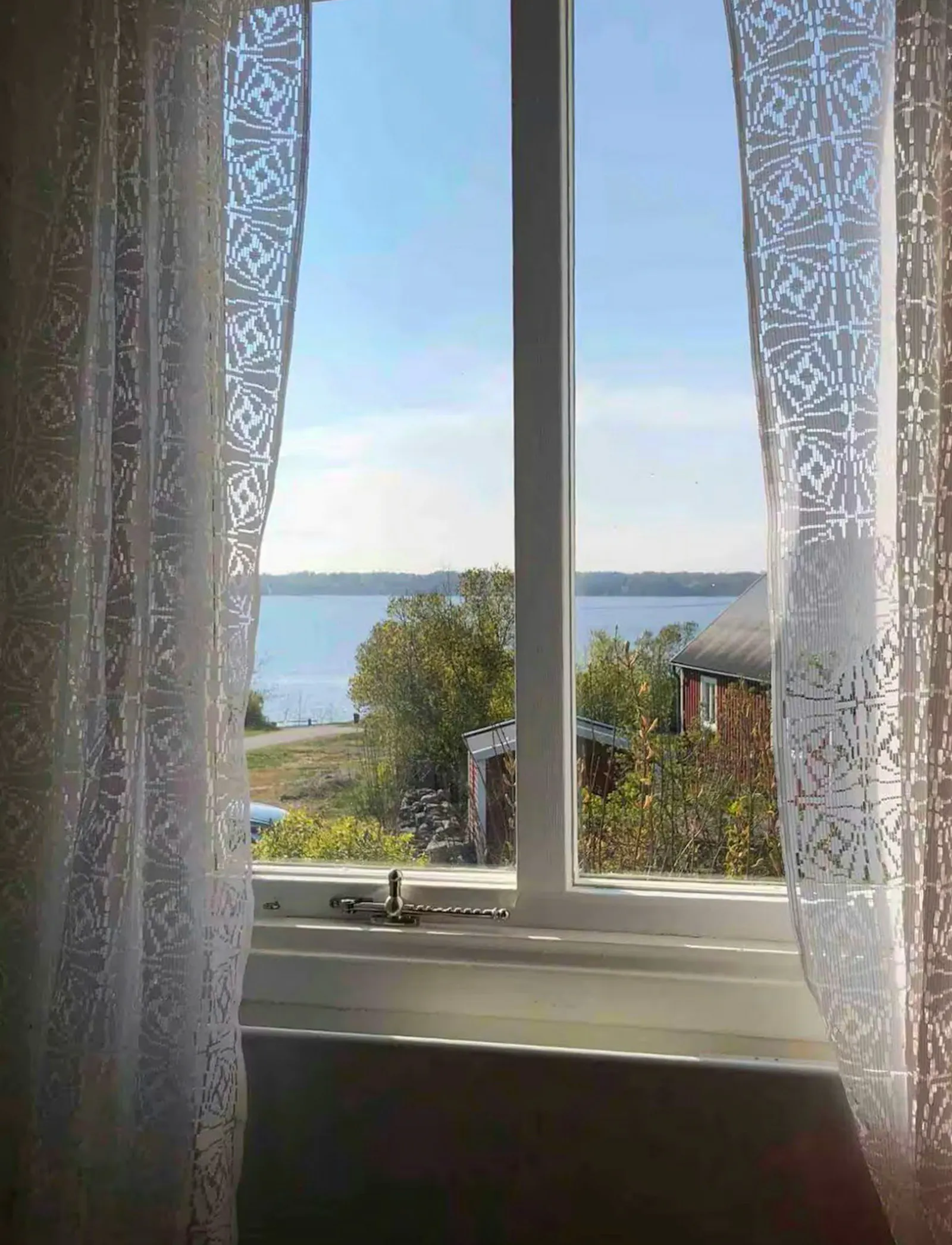 Skärgårdsstuga med gästhus på Sturkö – bild 10 av 19