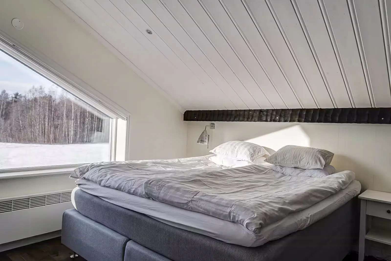Drömhus vid älven med jacuzzi och bastu – bild 22 av 24