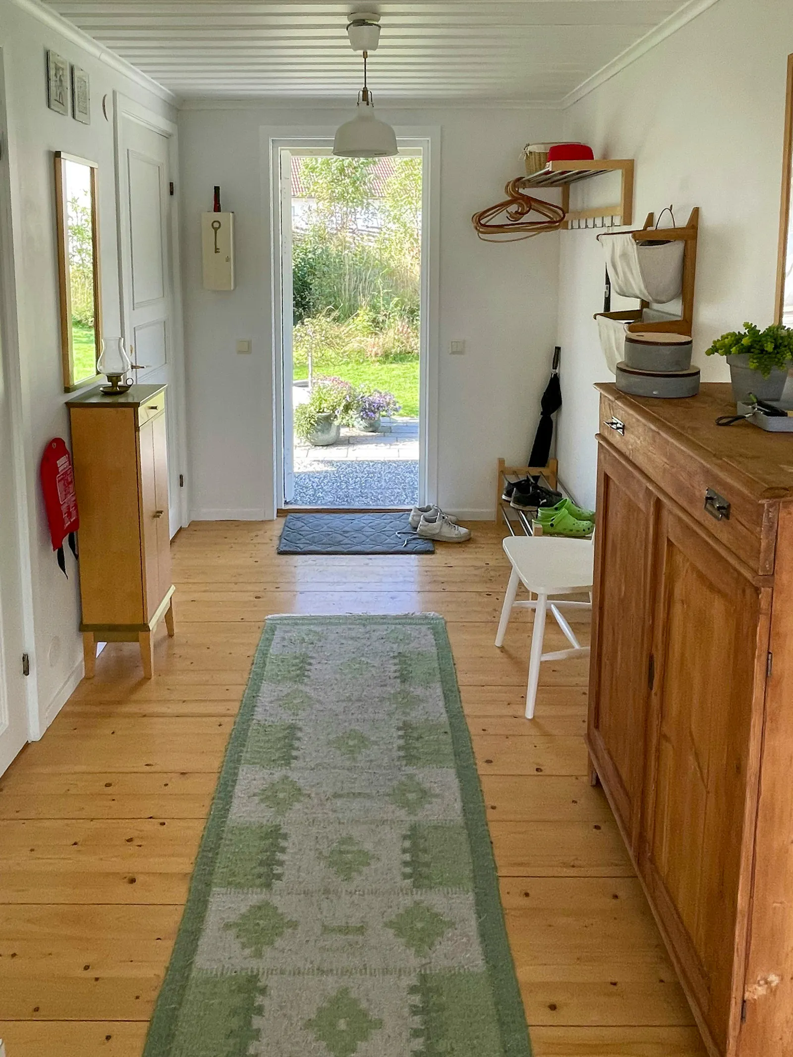 Sjöstuga med egen brygga vid Nömmen – bild 8 av 14