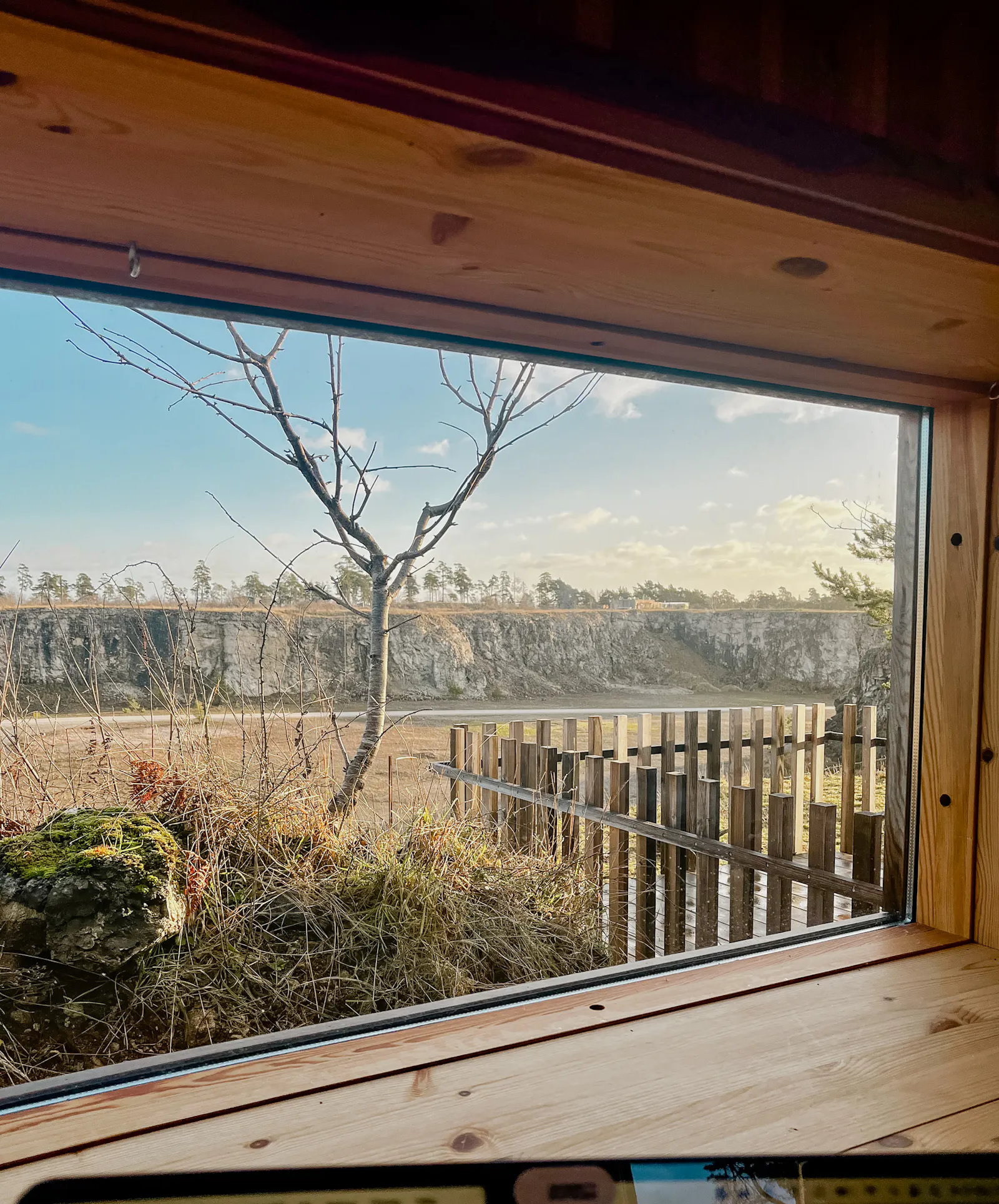 Arkitektritat hus på klippkanten vid Bungenäs – bild 16 av 21