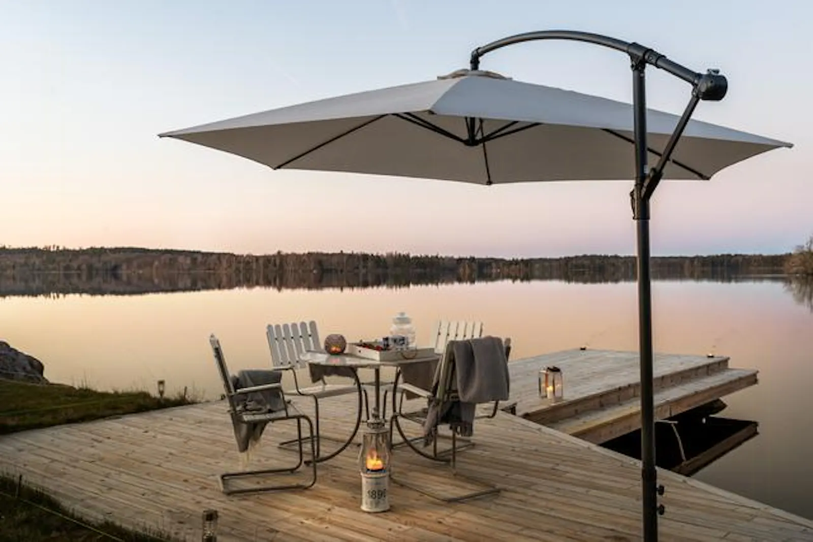 Stuga med strandtomt, båt och brygga i Småland – bild 22 av 24