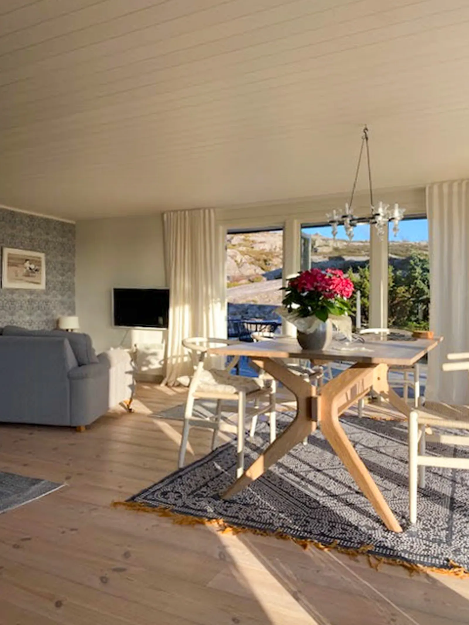 Havsnära hus med pool vid Hällevikstrand – bild 8 av 24