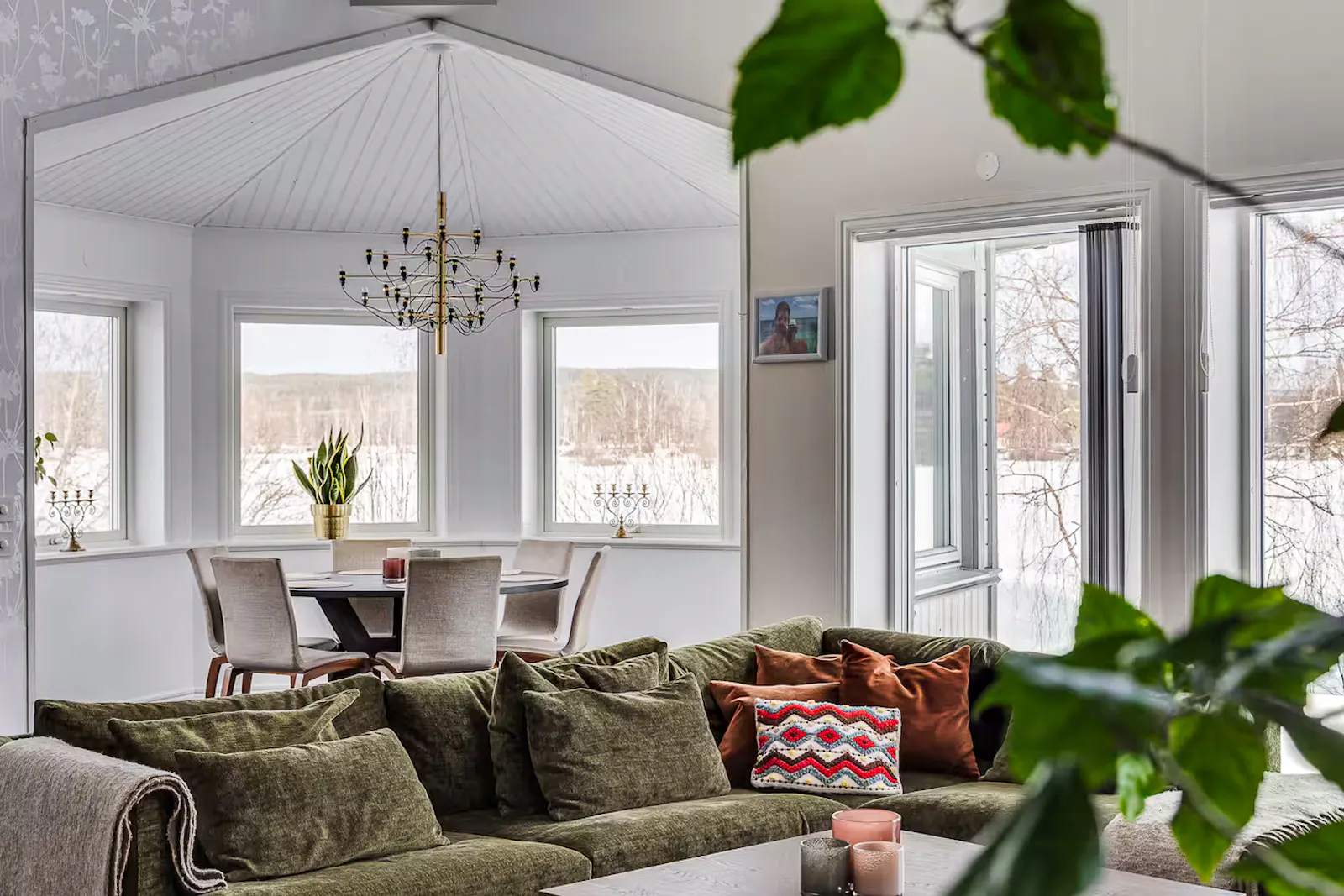 Drömhus vid älven med jacuzzi och bastu – bild 12 av 24