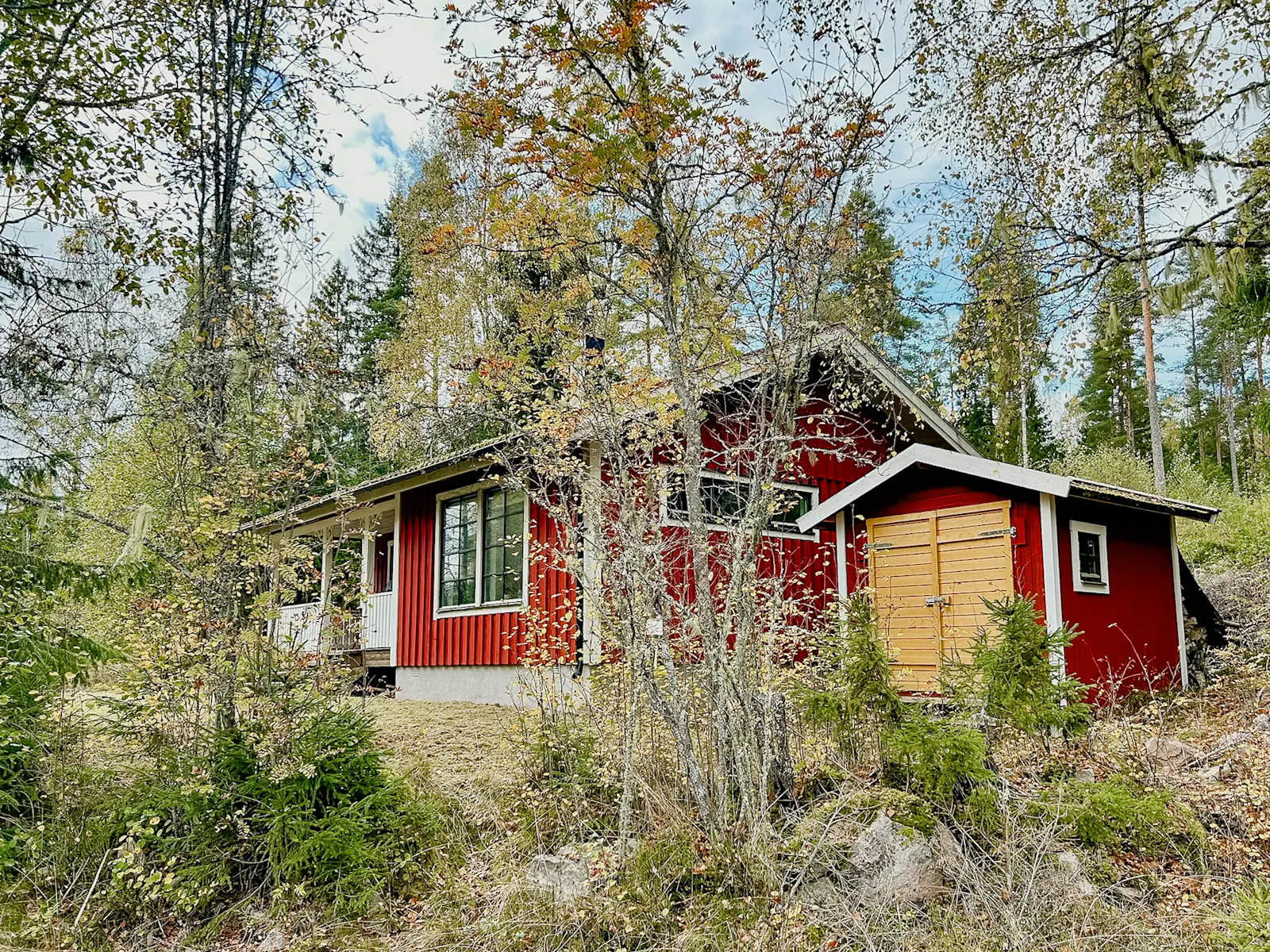 Rött skogshus med bastu nära Sunne – bild 21 av 24