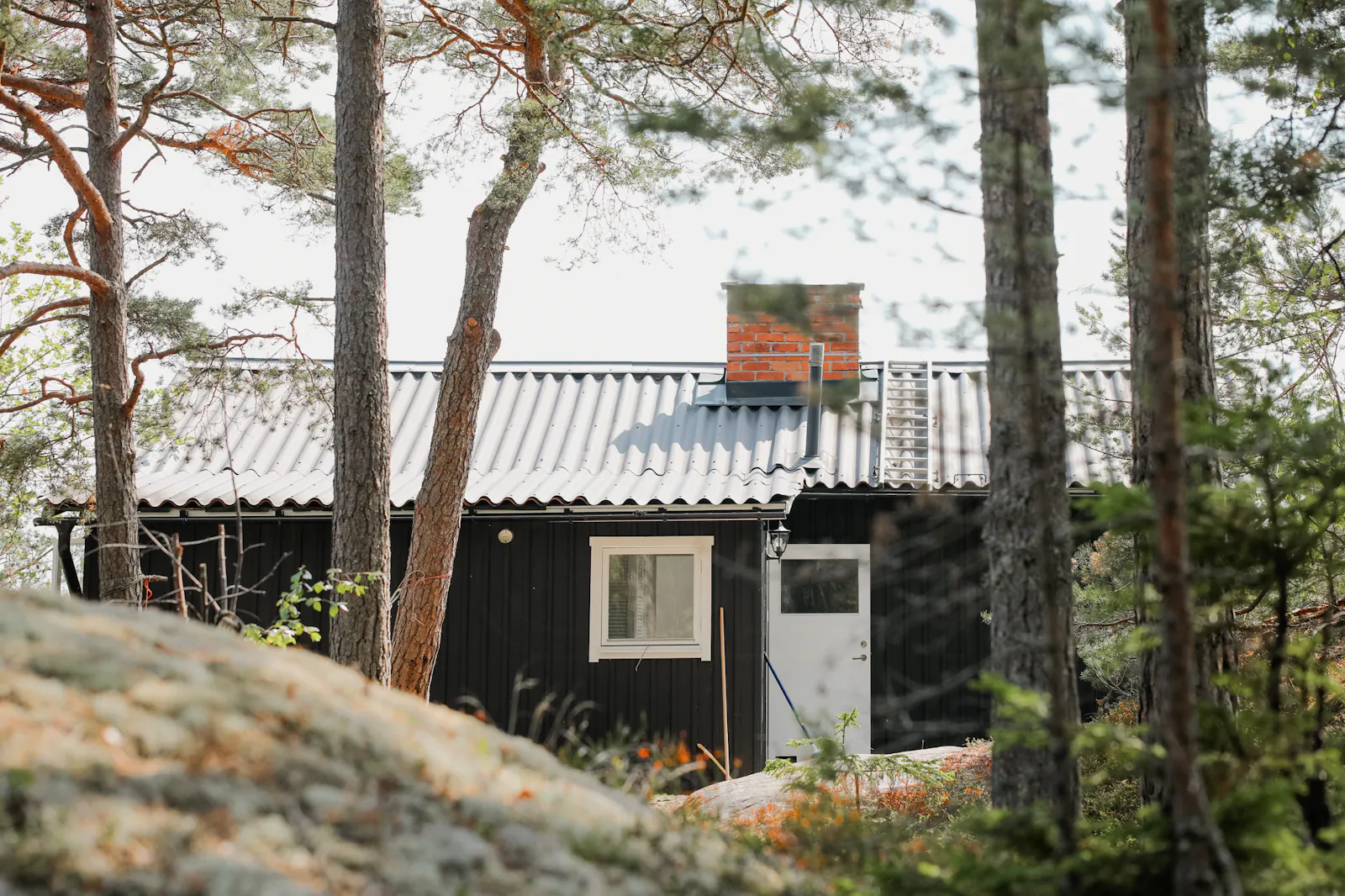 Idyllisk stuga med fantastisk utsikt på Älgö – bild 23 av 24