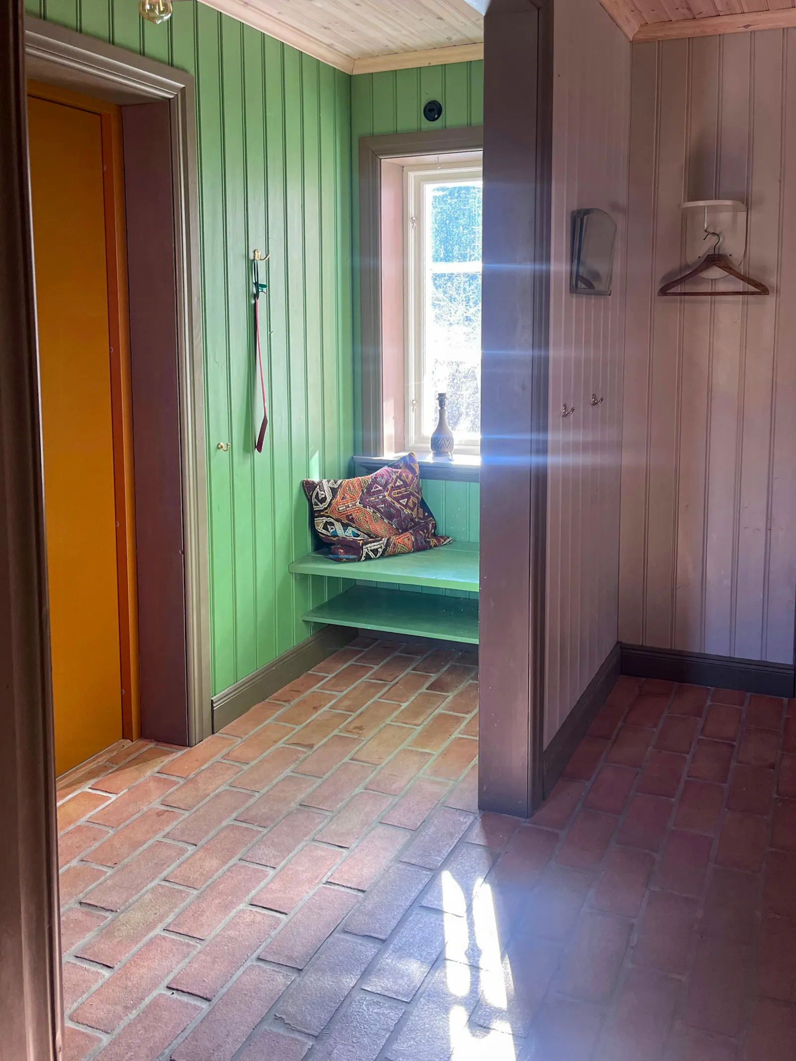 Nytimrat sörmländskt hus nära Mariefred – bild 17 av 24