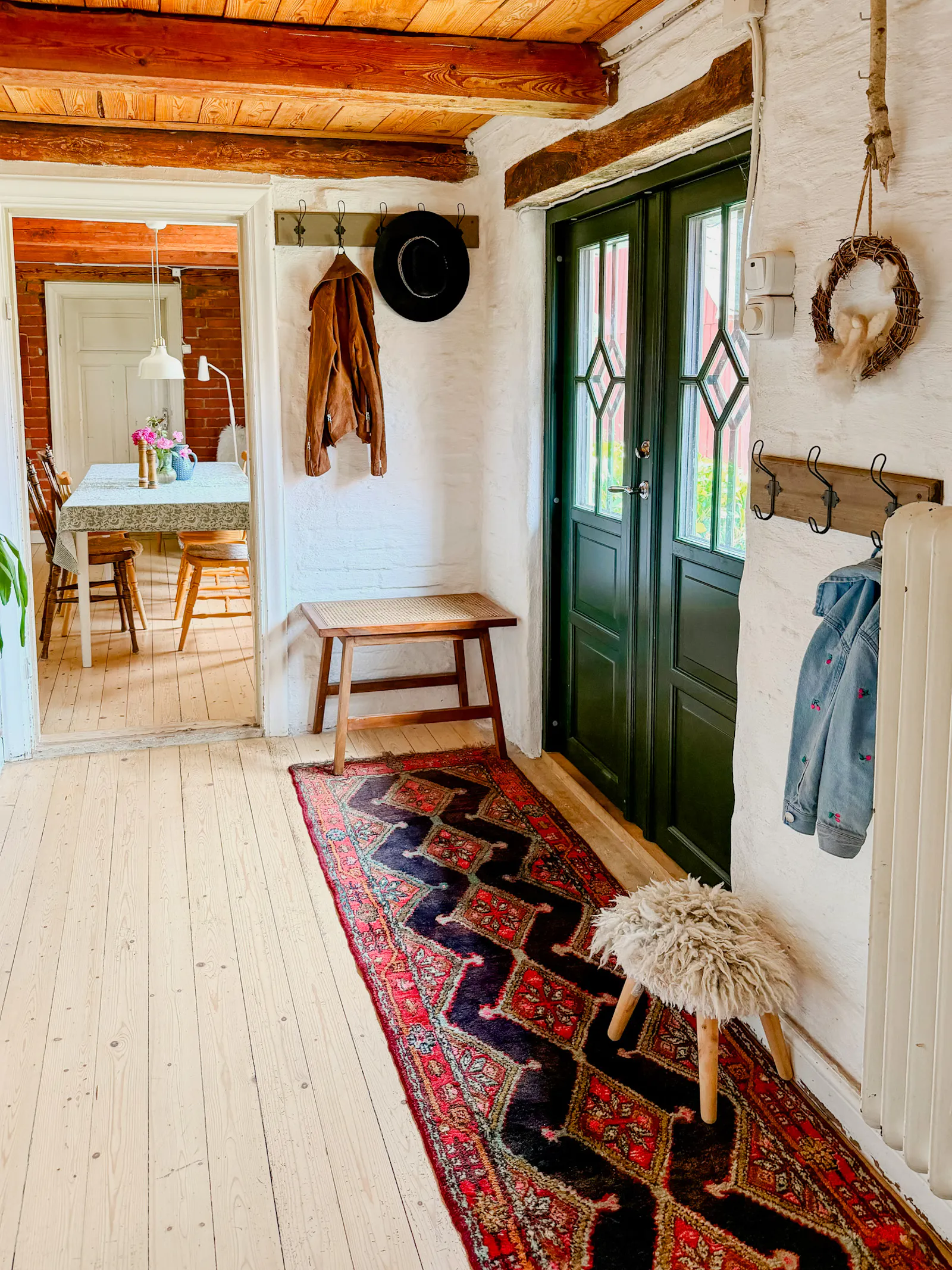 Fyrlängad gård i Fyledalen med naturpool – bild 15 av 24