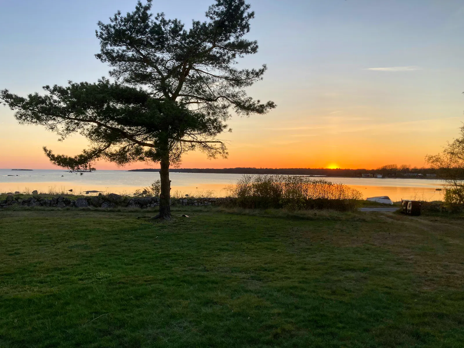 Ljust hus med havsutsikt vid Lindö – bild 17 av 23