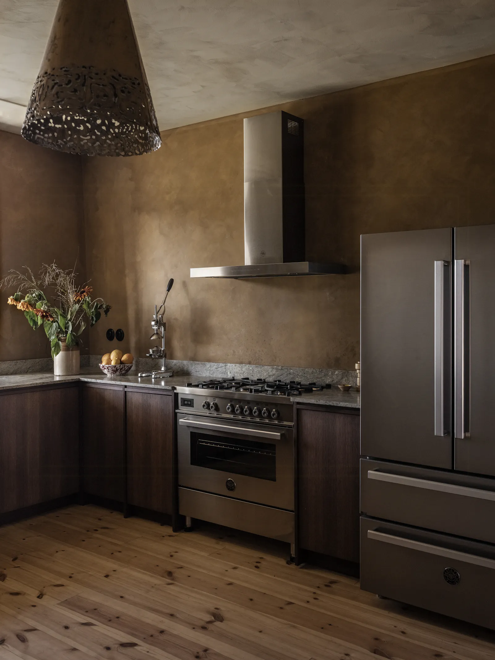 Stilfull gård med designinteriör på Österlen – bild 5 av 24