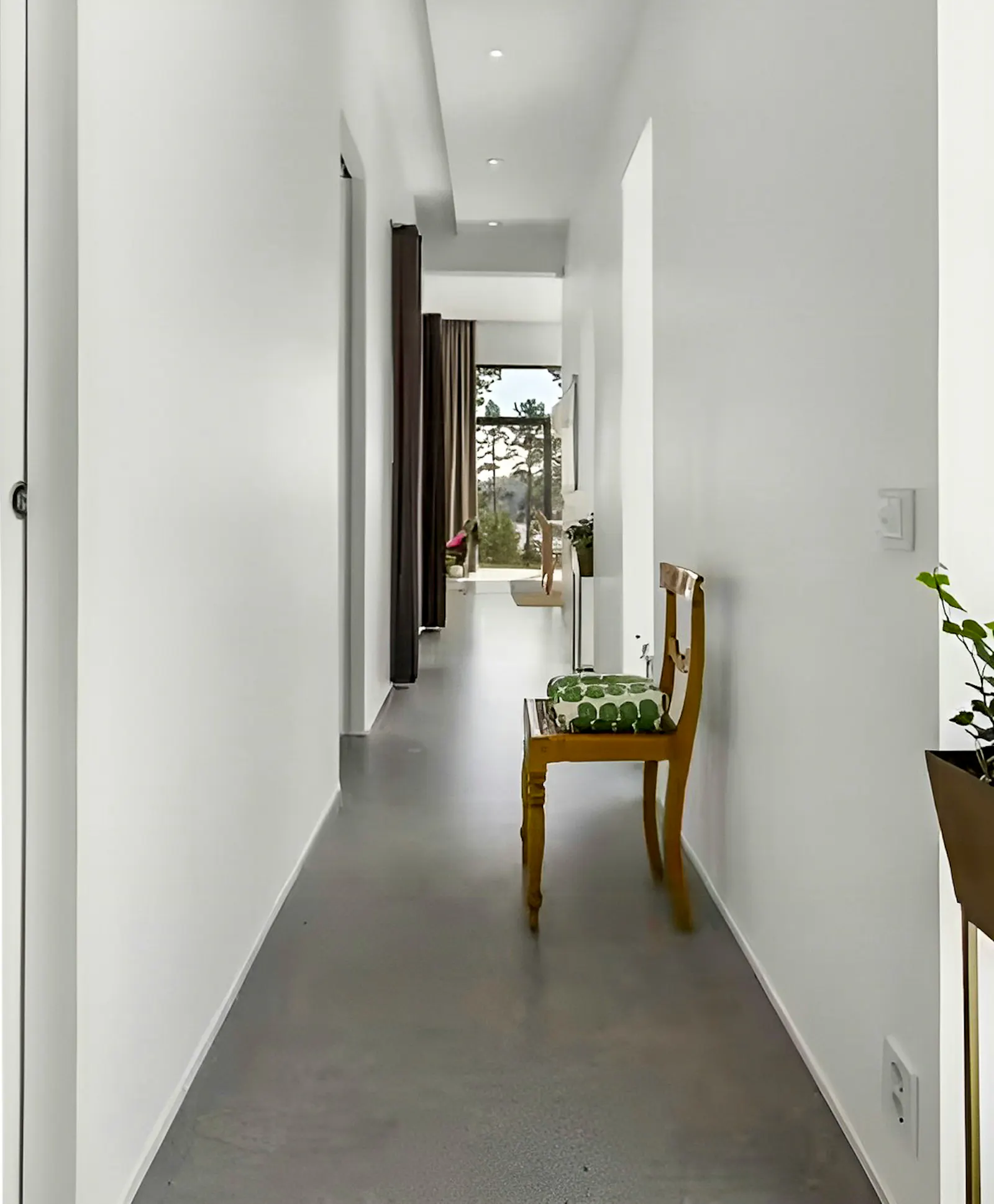 Arkitektritad villa vid klippbad i Höga kusten – bild 7 av 23