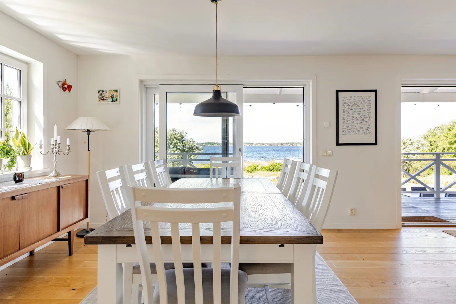 Modern stuga med utsikt och egen båt på Aspö – bild 8 av 24