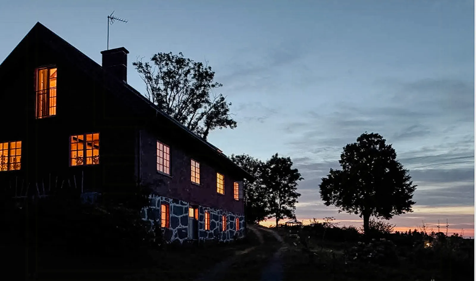 Sekelgammalt hus med havsutsikt i Södra Mellby – bild 24 av 24
